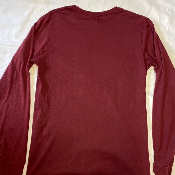 Bella & Canvas silk screen maroon med Discovery ski resort tee “Guns & Roses” - Picture 2 of 3